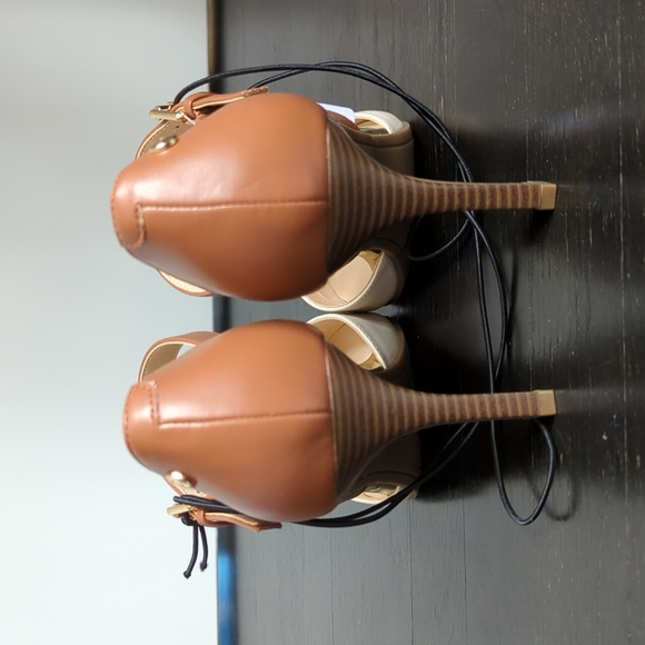 Liz Claiborne Women's Kimber Stiletto Heel Pumps - Picture 5 of 7